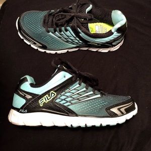 Women's Fila Memory Arizer Size 7.5